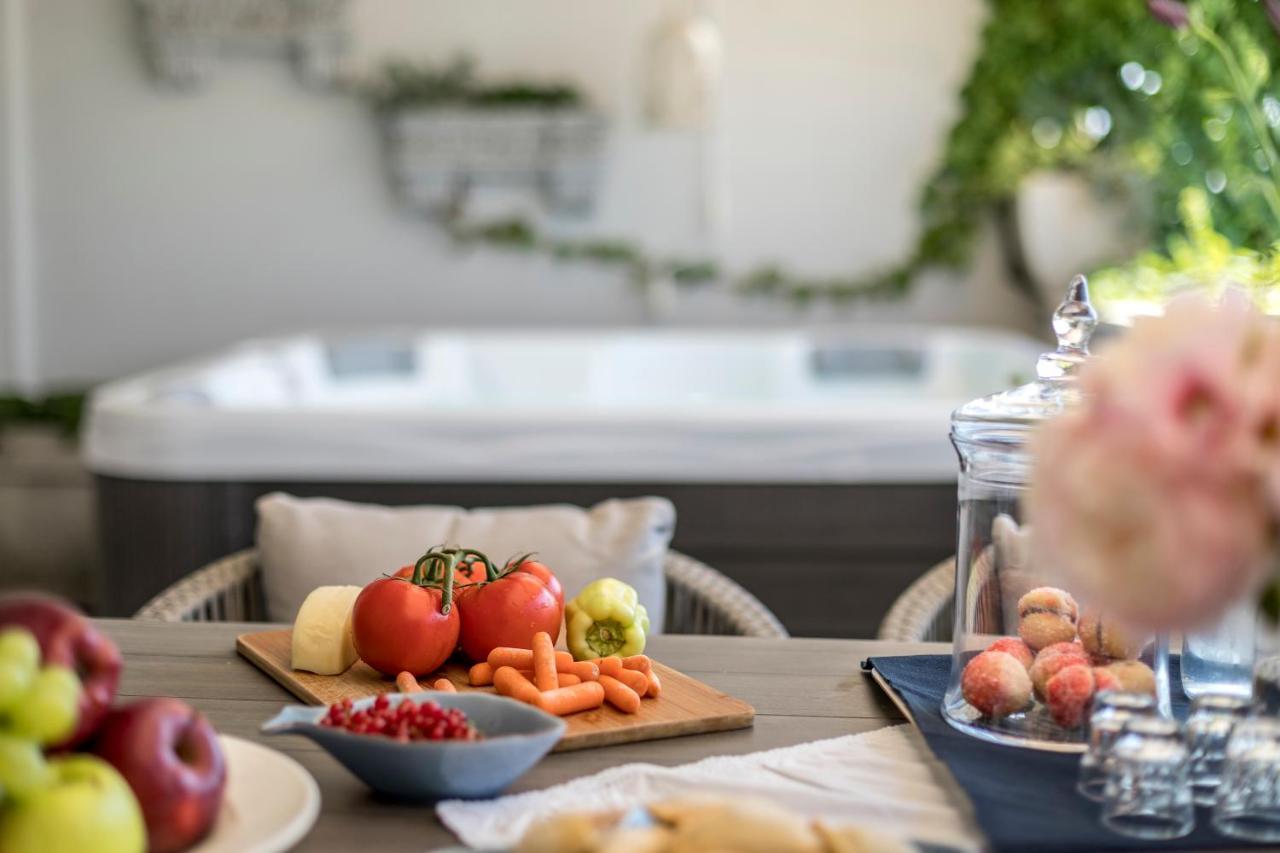 Velebis Superior Apartment - Luxurious One-Room Apartment With Jacuzzi - Prestigious Location By The Sea In The New City Center Of Znjan - Panoramic View Of The Sea And Islands - Free Garage Parking - Buralux Properties Split Ngoại thất bức ảnh