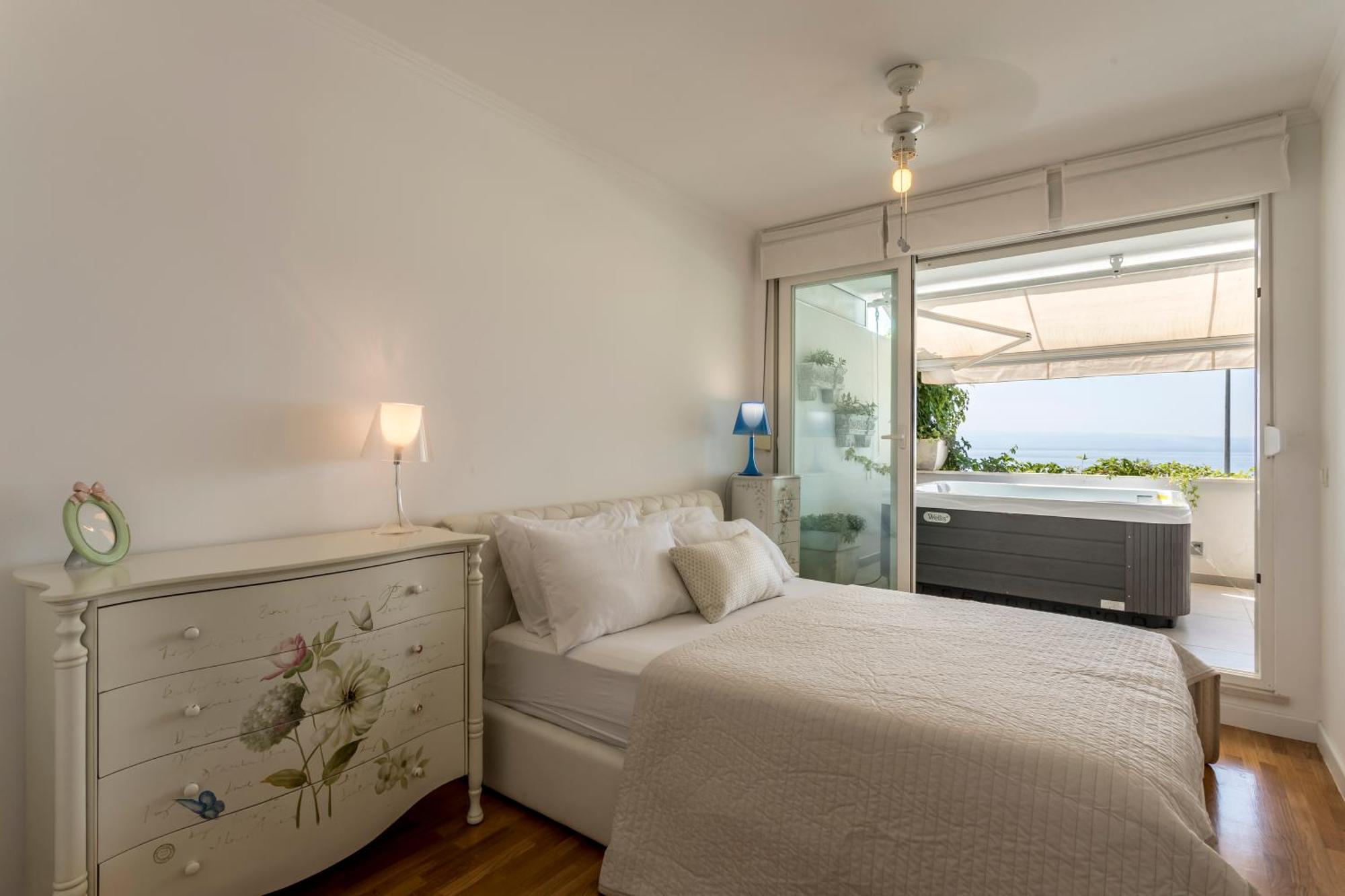 Velebis Superior Apartment - Luxurious One-Room Apartment With Jacuzzi - Prestigious Location By The Sea In The New City Center Of Znjan - Panoramic View Of The Sea And Islands - Free Garage Parking - Buralux Properties Split Ngoại thất bức ảnh